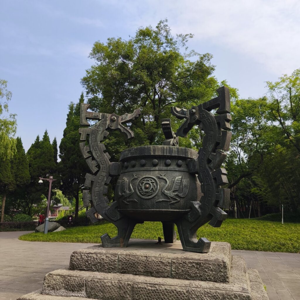 Crescent Moon Hotel (Chengdu Chunxi Road Tianfu Square Station)