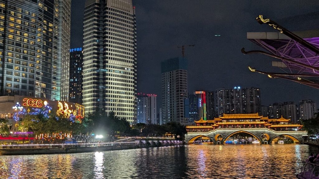 Khu trung tâm Thành Đô về đêm gần Taikoo Li